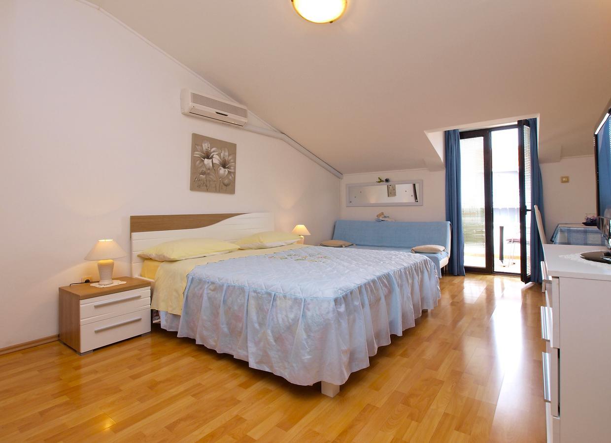Milan 1048 *